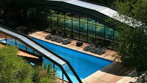 Piscine couverte, piscine extérieure (ouverte en saison)