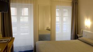 Bureau, chambres insonorisées, lits bébés (en supplément)