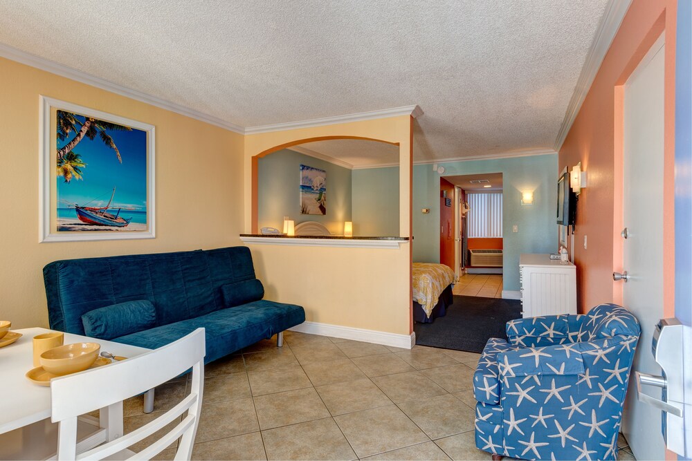 Pelican Pointe Hotel by Sunsational Beach Rentals