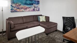 Down duvet, in-room safe, desk, blackout curtains