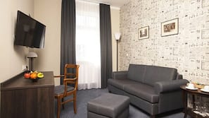 Zimmersafe, Schreibtisch, Bügeleisen/Bügelbrett, kostenloses WLAN