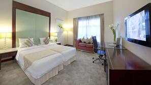 In-room safe, desk, free WiFi