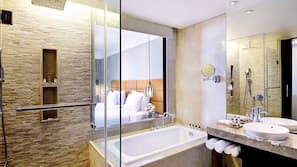 Hochwertige Bettwaren, Minibar, Zimmersafe, Schreibtisch