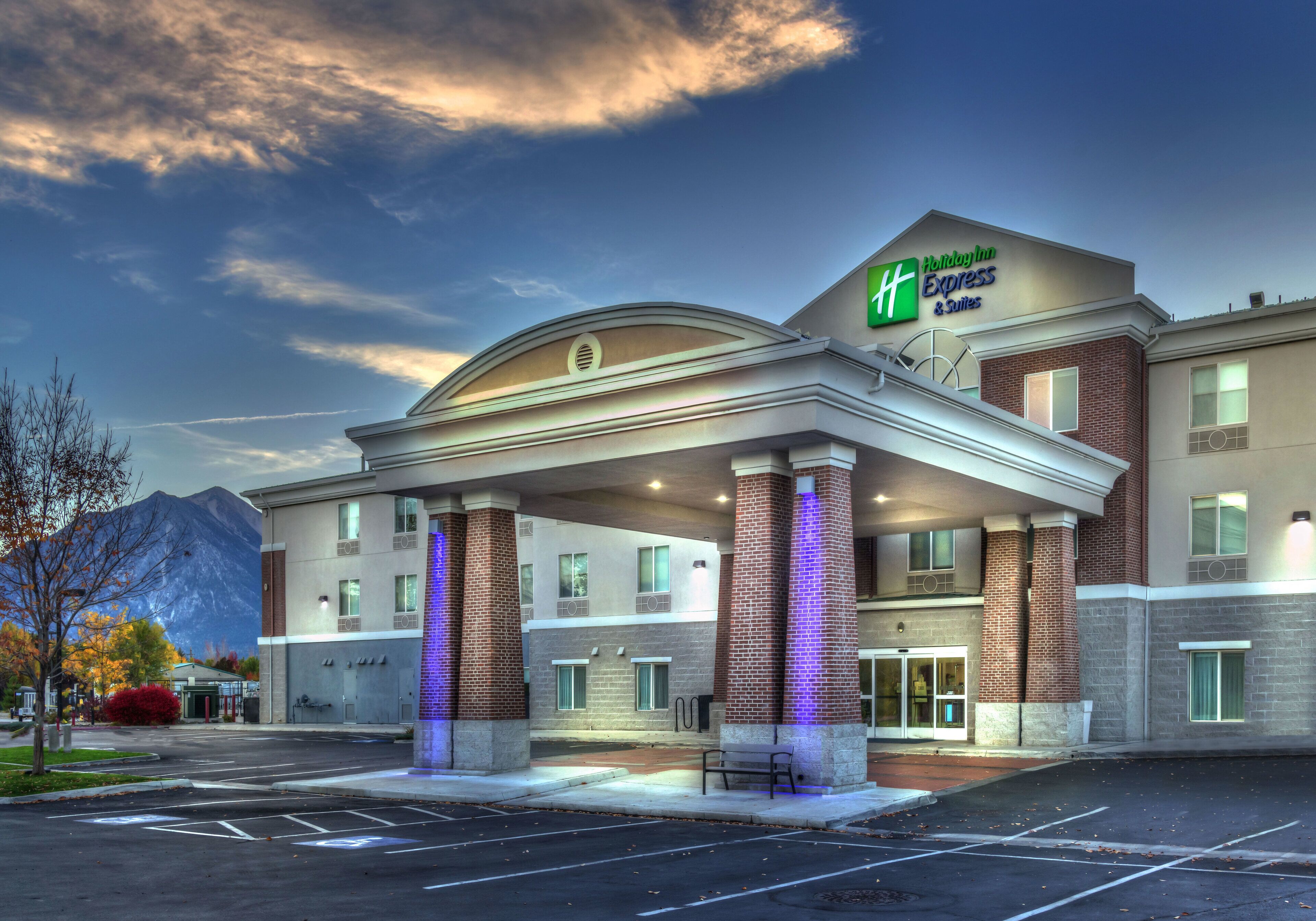 Holiday Inn Express Hotel & Suites Minden in Minden, NV ...