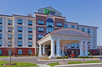 Holiday Inn Express Hotel and Suites Nashville-Opryland
