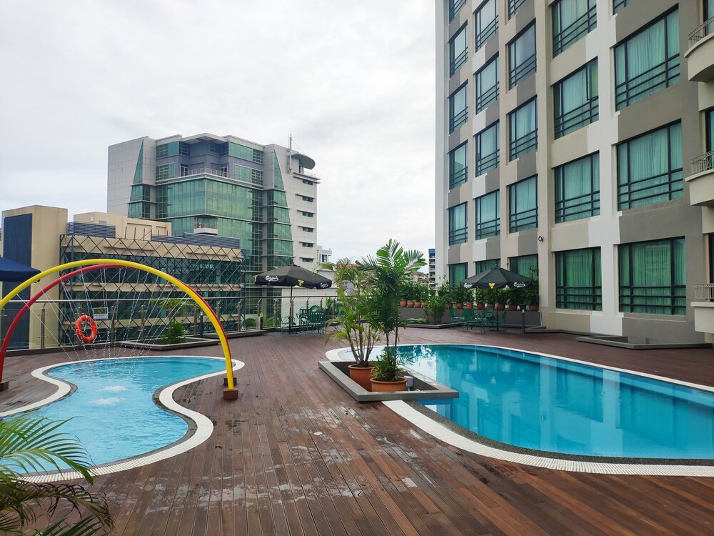 Pool, Sabah Oriental Hotel