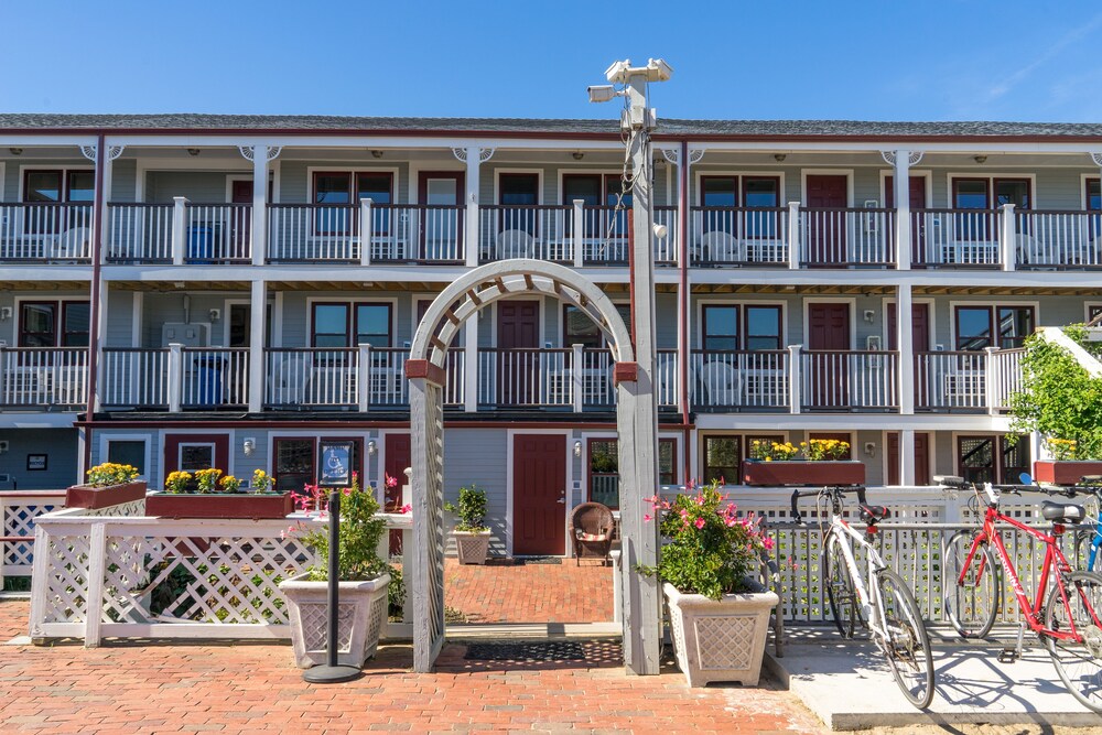 MV Surfside Hotel in Oak Bluffs Best Rates & Deals on Orbitz