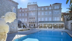 Outdoor pool, pool umbrellas