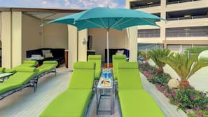 Outdoor pool, pool cabanas (surcharge), pool loungers