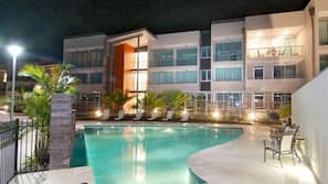 Outdoor pool, pool loungers