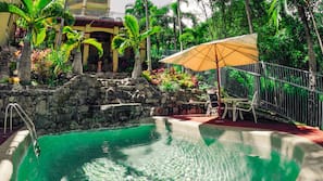4 outdoor pools, pool umbrellas, sun loungers