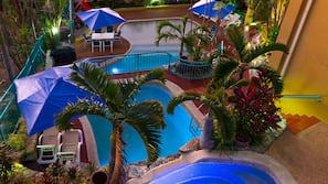 4 outdoor pools, pool umbrellas, sun loungers