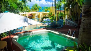 4 outdoor pools, pool umbrellas, sun loungers