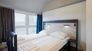 Een kluis op de kamer, een strijkplank/strijkijzer, gratis babybedden