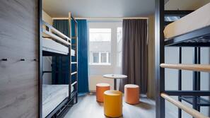 Een kluis op de kamer, een strijkplank/strijkijzer, gratis babybedden