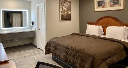 Ozark Inn & Suites
