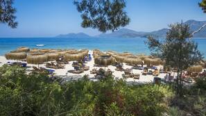 Privatstrand, kostenloser Shuttle zum Strand, Liegestühle, Sonnenschirme