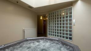 Indoor spa bath