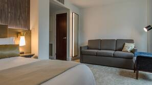Hypo-allergenic bedding, in-room safe, desk, laptop workspace