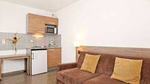 Desk, free cribs/infant beds, free WiFi