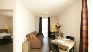 Desk, free cribs/infant beds, free WiFi