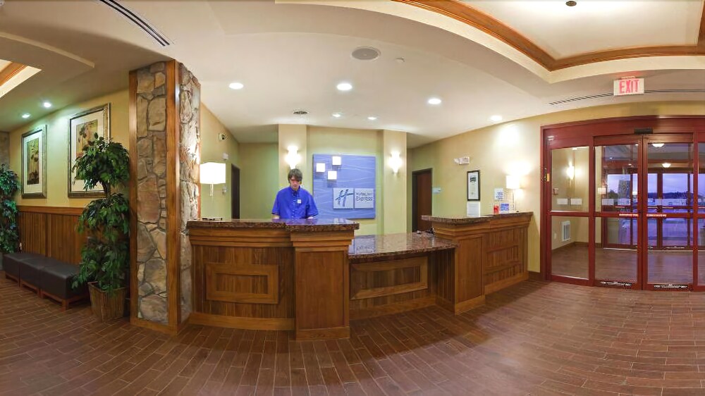 Comfort Inn Suites In Virginia Hotel Rates Reviews On Orbitz
