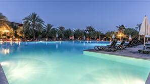 Indoor pool, 3 outdoor pools, pool umbrellas, pool loungers