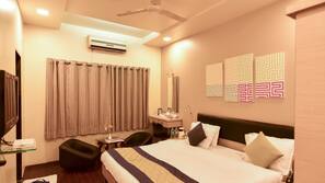 In-room safe, desk, iron/ironing board, free WiFi