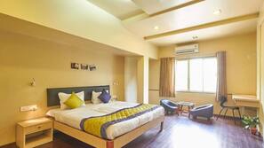 In-room safe, desk, iron/ironing board, free WiFi