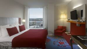Premium bedding, in-room safe, desk, blackout drapes