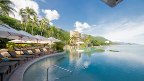 3 outdoor pools, pool umbrellas, sun loungers