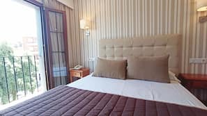 Ropa de cama de alta calidad, minibar, escritorio y cortinas opacas