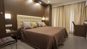 Ropa de cama de alta calidad, minibar, escritorio y cortinas opacas