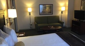 Standard Suite, 1 King Bed (King Junior Suite) | Iron/ironing board, free WiFi, bed sheets