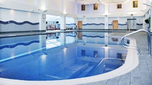 Indoor pool, pool loungers
