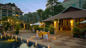 Outdoor pool, pool umbrellas, sun loungers