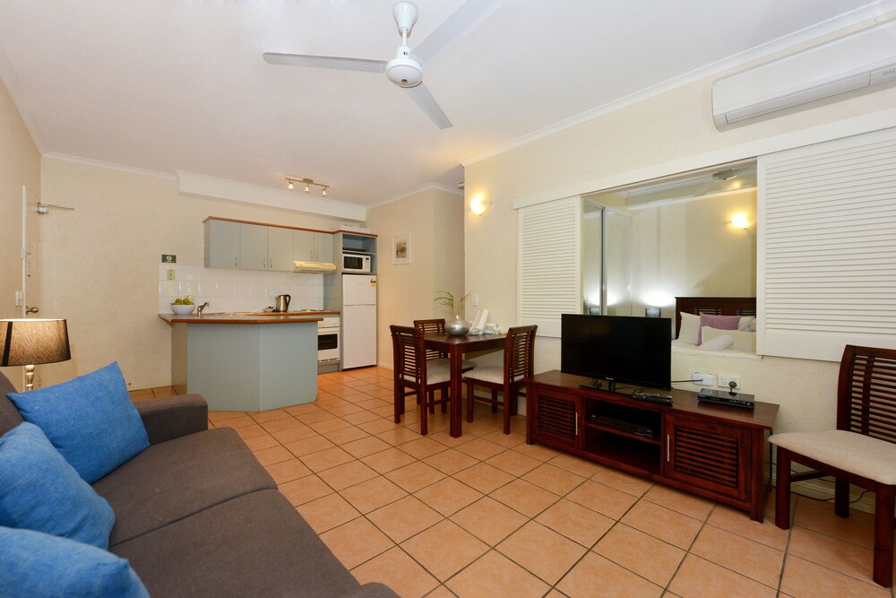 Living area, Seascape Holidays - Tropic Sands