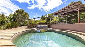 2 outdoor pools