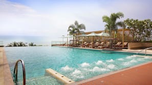 4 outdoor pools