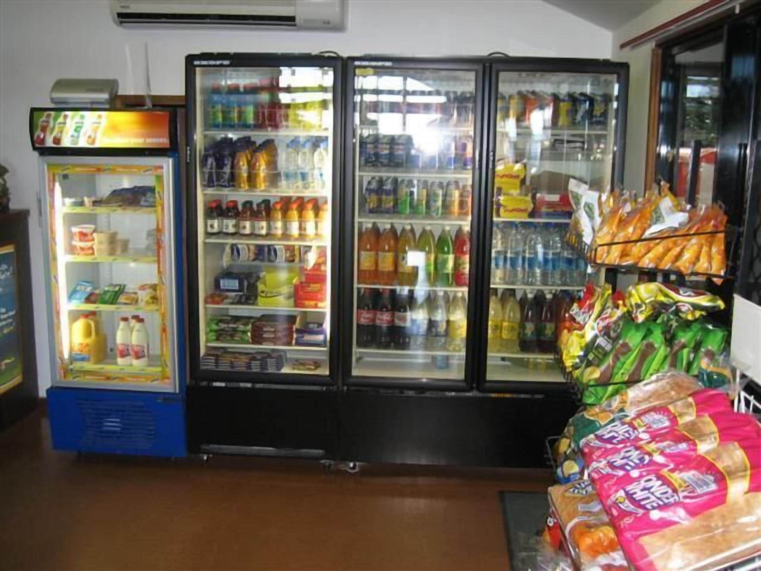 Ellis Beach Oceanfront Bungalows - Campground