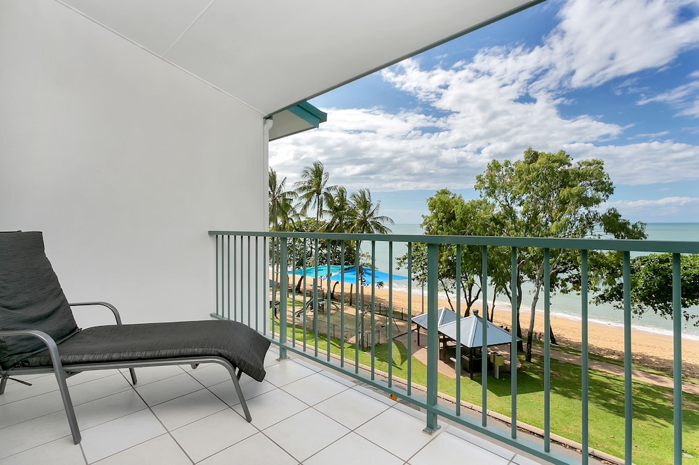 Beachfront Apartments on Trinity Beach Deals & Reviews (Cairns, AUS) Wotif Beachfront Apartments on Trinity Beach Deals & Reviews (Cairns, AUS) Wotif