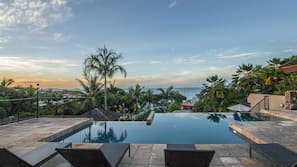 3 outdoor pools, pool umbrellas, sun loungers