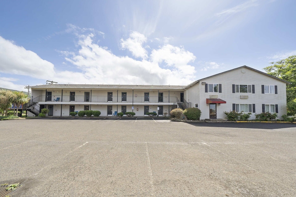 Garibaldi Inn at the Bay, Oregon Coast 86 Room Prices & Reviews