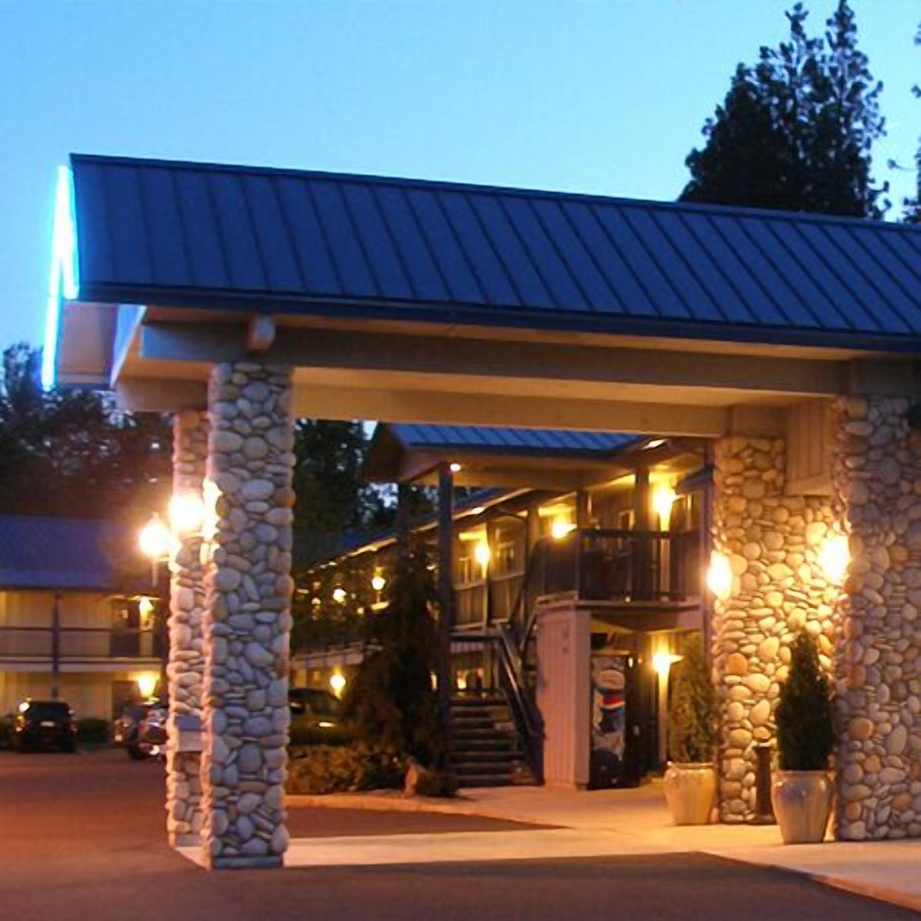 Edgewater Inn Shady Cove in Medford, United States