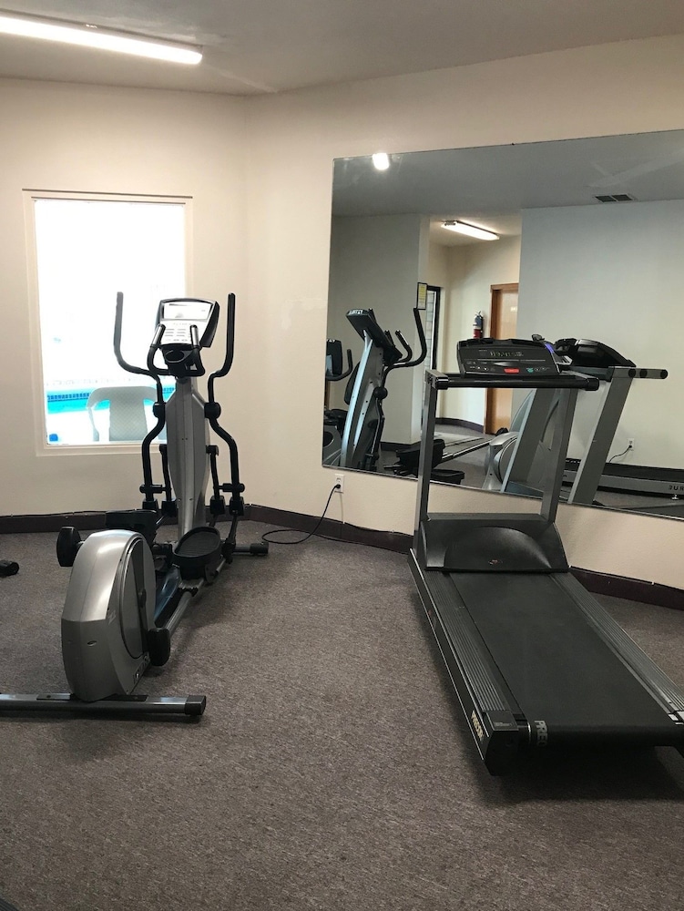 Fitness facility, Edgewater Inn Coos Bay