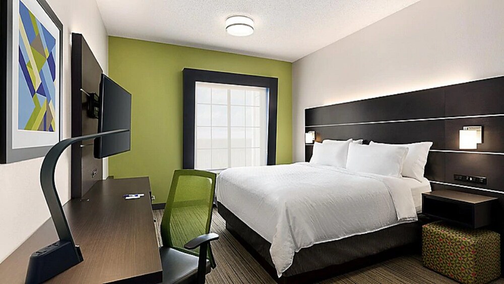 Holiday Inn Express Hotel and Suites Pryor, an IHG Hotel