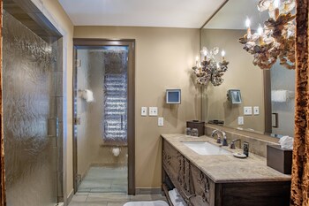 The Bohemian Hotel Savannah Riverfront Autograph Collection Savannah 206 Room Prices Reviews Travelocity