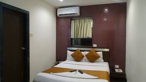 In-room safe, desk, rollaway beds, free WiFi