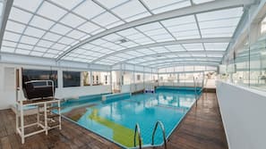 2 buitenzwembaden, parasols voor strand/zwembad
