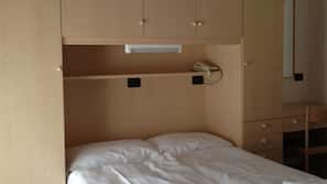 Copriletto in piuma, materassi Select Comfort, una cassaforte in camera
